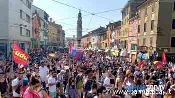 Il popolo del Pride invade Parma, l'urlo per i diritti: "Non siete soli: siamo noi la vostra famiglia" - ParmaToday