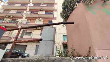 Crotone, in Discesa Marina arredamenti "astratti" ~ CrotoneOk.it - CrotoneOK.it