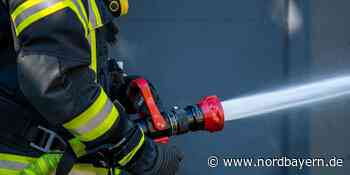 Molotow-Cocktail-Angriff im Landkreis Ansbach: Parkbank und Bäume am Weiher in Flammen - Nordbayern.de