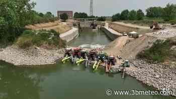 Cronaca meteo diretta - Siccità Lombardia. Cremona, trattori pescano acqua: le immagini dal drone - Video - 3bmeteo
