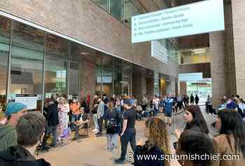 Passport applicants prepare to spend two nights outside Montreal office - Squamish Chief