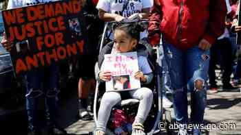 Chicago police unveil long-awaited foot pursuit policy - ABC News