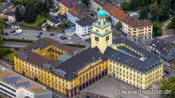 Lebensgefährliche Bluttat in Witten: Sicherheitsmann vor Rathaus niedergestochen - t-online