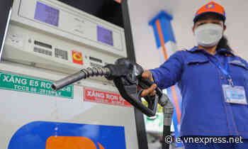 Fuel price hikes a great burden on transport businesses - VnExpress International