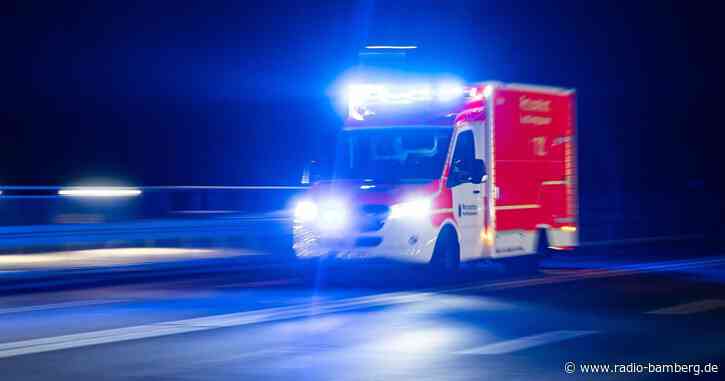Motorradfahrer kollidiert mit Auto und wird schwer verletzt