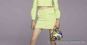 Wie in „Clueless“: Bella Hadid macht den preppy Minirock zum Mode-Trend im Sommer 2022 - Harper's BAZAAR