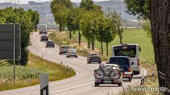 Nun öfter Kolonnen auf der B180 zwischen Zeitz und Naumburg - Mitteldeutsche Zeitung