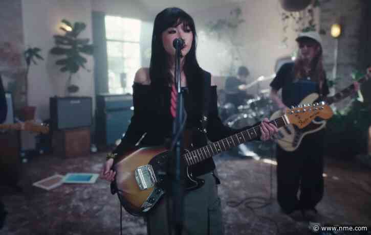 Beabadoobee shares live performance video for ’10:36′