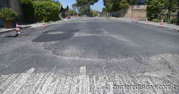 Siena, Cassia Sud: cantiere a toppe. E i commercianti protestano: “Disagi per transito e sosta” - Corriere di Siena