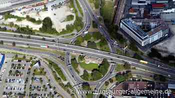 Lastwagenfahrer streift Auto im Blaubeurer Ring und flieht