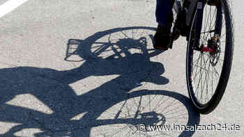 Autofahrer fährt Burghauser Pedelec-Fahrerin (79) um – und haut ab