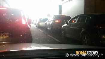 Incidente sul Raccordo anulare: scontro tra auto in galleria, due feriti