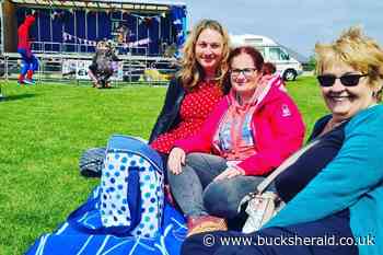 Families brave the weather to Picnic on the Pitch in Buckingham - Bucks Herald