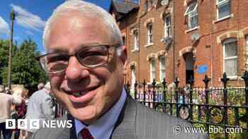 Plaque honours Gloucester couple who gave Jewish boys refuge - BBC