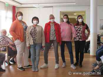 Gütersloh, Personal präsentiert den Senioren die neue Sommermode, Kursana Domizil, Gütsel Online, OWL live - Gütsel