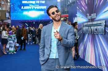 Chris Evans struggles to keep concentration during Buzzfeed 'puppy interview' - Barrhead News