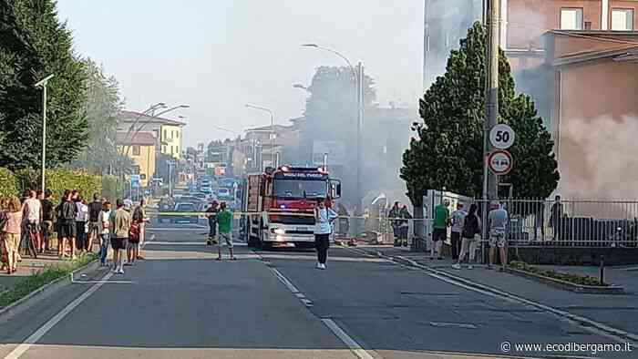 Incendio in un appartamento a Carvico: due feriti portati in ospedale - Foto/Video - L'Eco di Bergamo