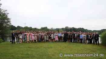 Landkreis Rosenheim: 88 Schülerinnen und Schüler für Spitzenzeugnisse geehrt