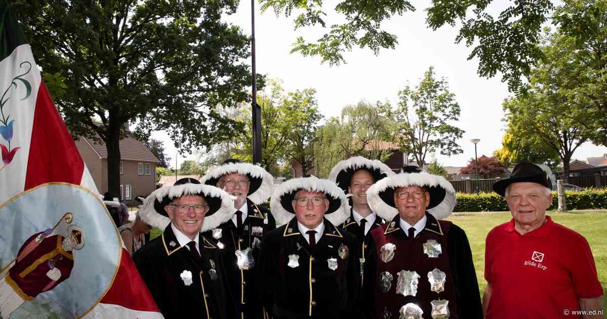 Schutsboom ter ere van 600 jaar Servatiusgilde in Lieshout: 'Ons gilde is niet meer weg te denken uit het straatbeeld' - Eindhovens Dagblad