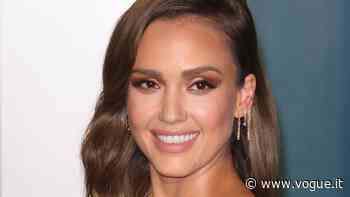 Il trucco leggero estate di Jessica Alba che usa la tecnica a puntini - Vogue Italia