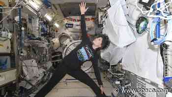 Star pose: Astronaut demos microgravity yoga on International Space Station