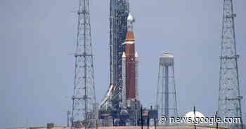 NASA managers mull mostly successful moon rocket test - CBS News