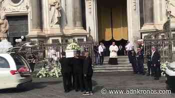 Elena Del Pozzo, arrivata bara bianca in cattedrale Catania, lungo applauso - Video - Adnkronos