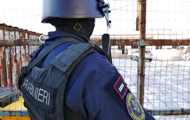 Capua, 11 arresti nella base di Batman. Gli spacciatori volevano pisciare sui fiori del carabiniere morto - Fanpage.it