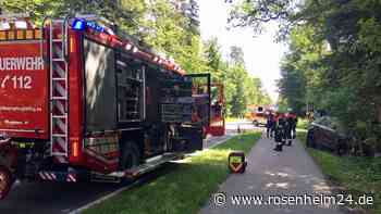 Unfall auf RO44 bei Pfaffing: Einsatzkräfte vor Ort