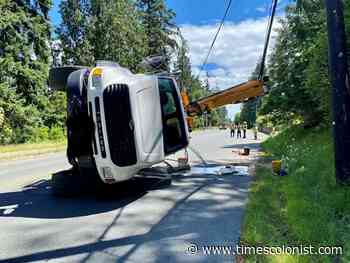 Hammond Bay Road in Nanaimo closes after truck clips wires - Times Colonist