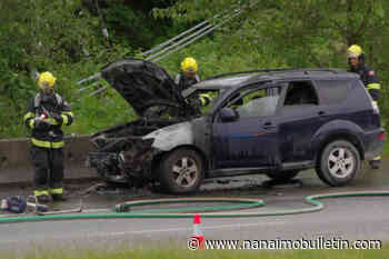 Vehicle burns up along the highway in south Nanaimo – Nanaimo News Bulletin - Nanaimo Bulletin