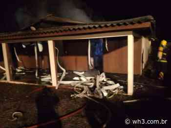Residência é destruída por incêndio no interior de Barra Bonita - WH3