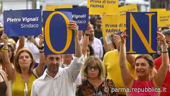 Ballottaggio a Parma: la sera del mancato confronto in piazza fra Guerra e Vignali - foto - La Repubblica