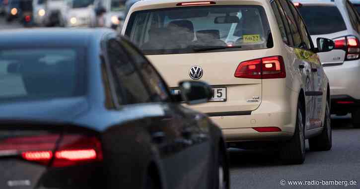 Betonlaster kippt um: Autobahn voll gesperrt