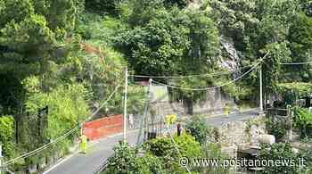 A Positano lavori di pulizia in Via Monsignor Saverio Cinque, l'arteria che conduce alla frazione di Montepertuso - Positanonews - Positanonews
