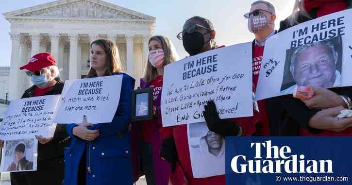 US supreme court overturns New York handgun law in bitter blow to gun-control push