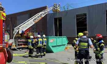 Dacharbeiten lösen Feuerwehreinsatz in Oelde aus - Die Glocke