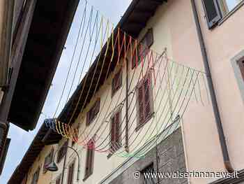 Corde sui cieli di Clusone, la città si colora per l'estate - Valseriana News
