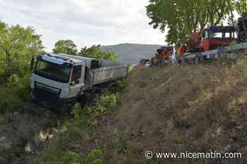 Le conducteur du camion perd le contrôle, son poids lourd finit dans le fossé à Nice