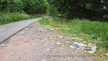 Müll in Schenkenzell - Plastik verschandelt Sammelstelle Grubersgrund - Schwarzwälder Bote
