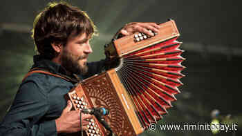 Filippo Gambetta porta la musica folk al parco della Serra Cento Fiori - RiminiToday