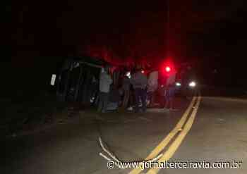 Van capota com 10 pessoas na RJ-198, em Itaperuna, e deixa feridos - Terceira Via Terceira Via - Terceira Via