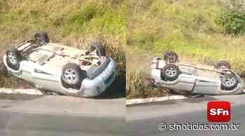 Vídeo: Carro capota na BR-356 em Itaperuna; uma pessoa é socorrida - SF Notícias