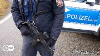 Razzia nach Hass-Kommentaren im Internet - DW (Deutsch)