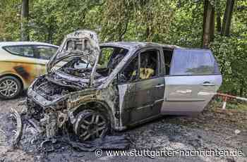 In Sindelfingen: Renault brennt komplett aus - Böblingen - Stuttgarter Nachrichten