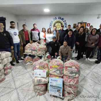 Rotary Club Soledade entrega alimentos na 11ª edição da campanha doação em dobro de alimentos e cobertores - Tua Rádio
