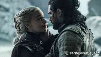 Jon Snow, Emilia Clarke commenta lo spin-off di GoT: 'Tutta opera di Kit Harington' - Everyeye Serie TV