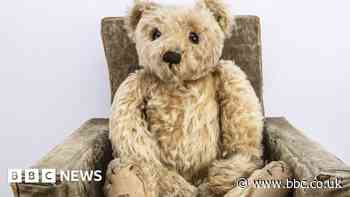 Wiltshire teddy bear collection sells for £27,000