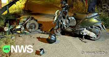 Twee bromfietsen botsen frontaal in Wijnegem: bestuurders zwaargewond - VRT NWS