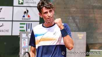 Tennis, la maglia del Milan non porta fortuna a Marco Cecchinato: sconfitto dal giovane Matteo Gigante - La Repubblica